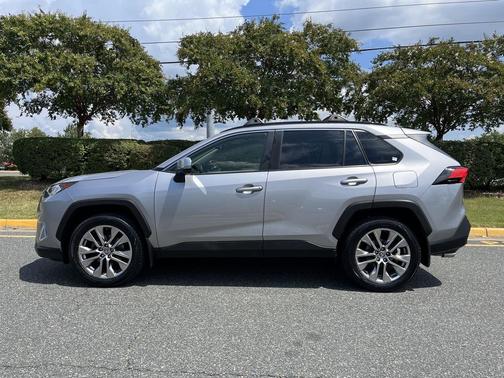 2020 Toyota RAV4 XLE Premium