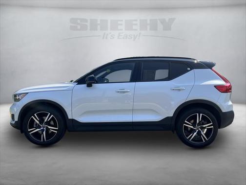 2022 Volvo XC40 T5 R-Design