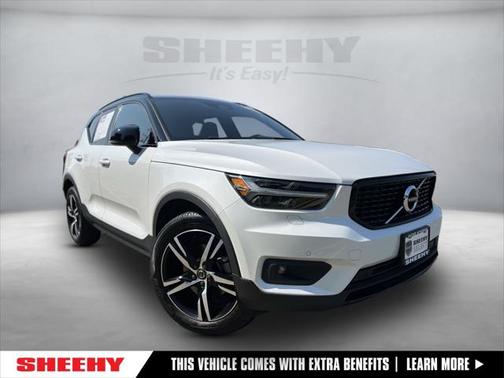 2022 Volvo XC40 T5 R-Design