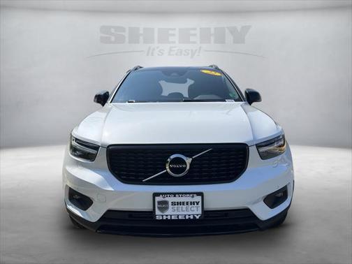 2022 Volvo XC40 T5 R-Design