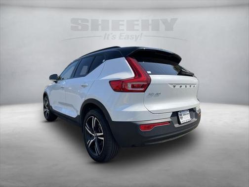 2022 Volvo XC40 T5 R-Design