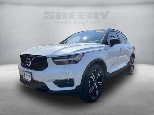 2022 Volvo XC40 T5 R-Design