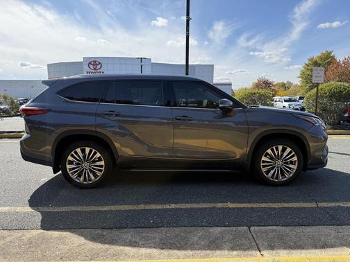 2023 Toyota Highlander Platinum