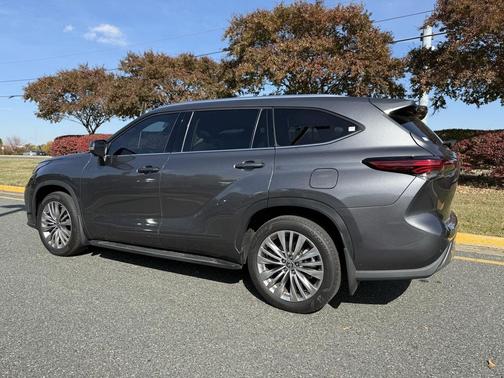 2023 Toyota Highlander Platinum
