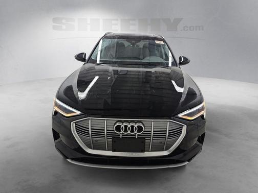 2022 Audi e-tron Premium Plus