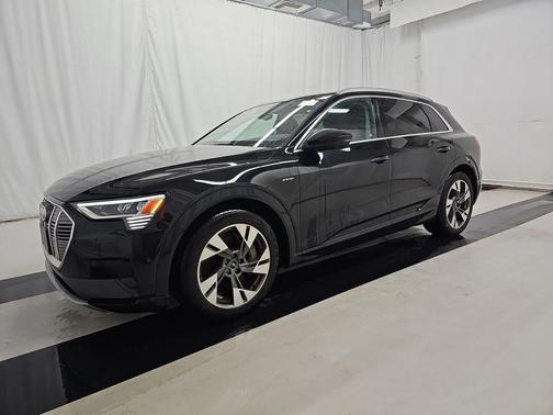 2022 Audi e-tron Premium Plus