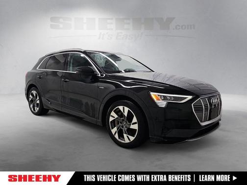 2022 Audi e-tron Premium Plus