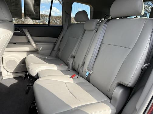 2012 Toyota Highlander SE