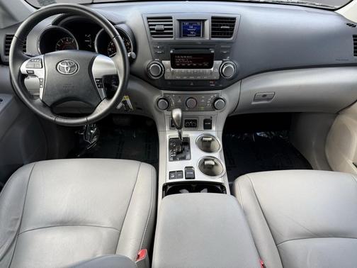 2012 Toyota Highlander SE