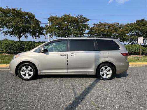 2017 Toyota Sienna LE