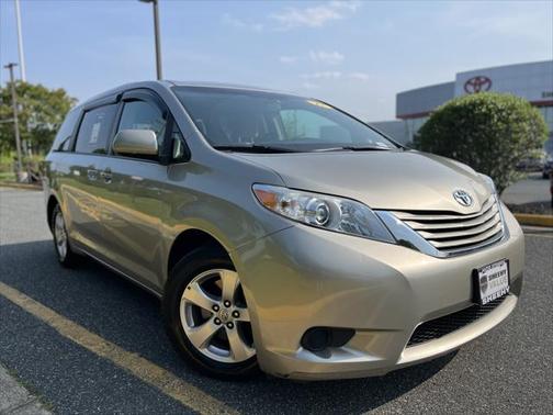 2017 Toyota Sienna LE