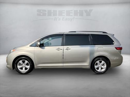 2017 Toyota Sienna LE