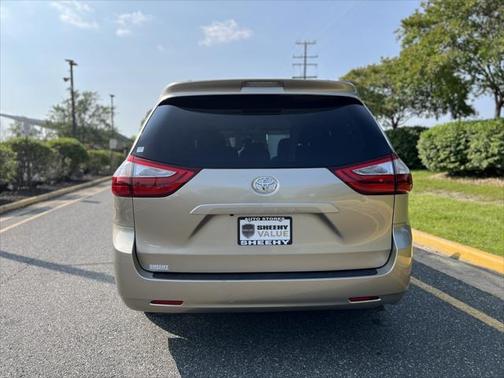2017 Toyota Sienna LE