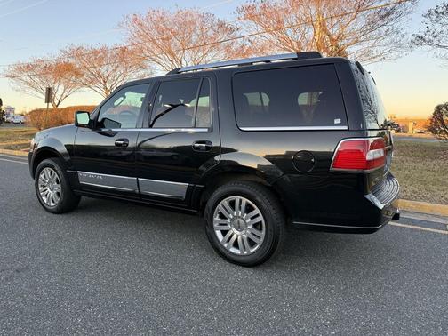 2011 Lincoln Navigator Base