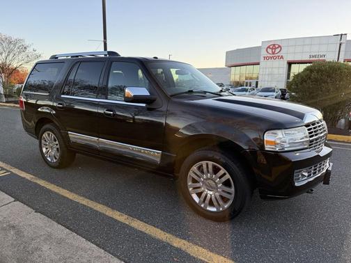 2011 Lincoln Navigator Base
