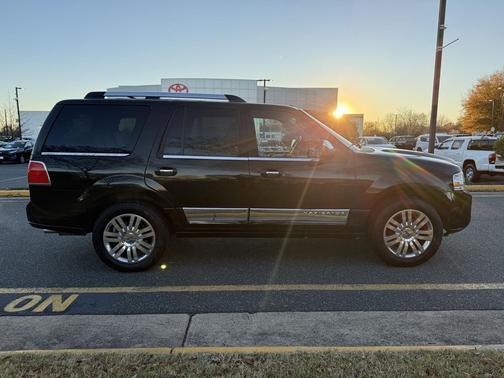 2011 Lincoln Navigator Base