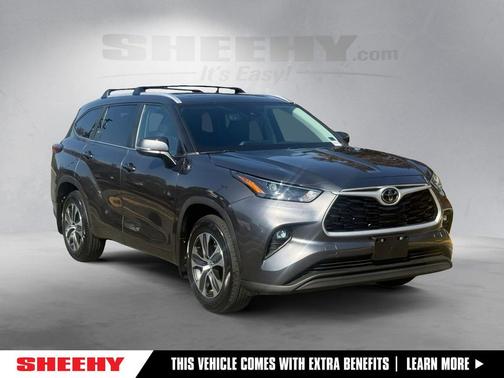 Magnetic Gray Metallic 2023 Toyota Highlander XLE