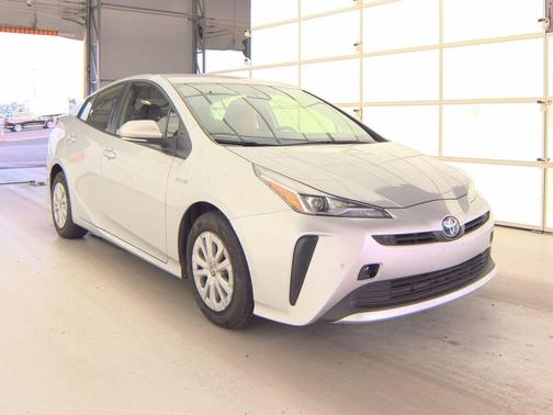 2022 Toyota Prius LE