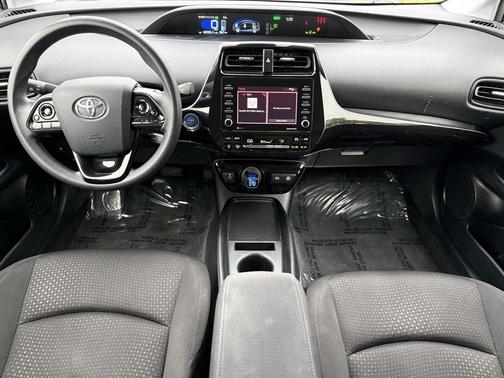 2022 Toyota Prius LE