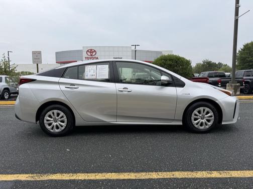 2022 Toyota Prius LE
