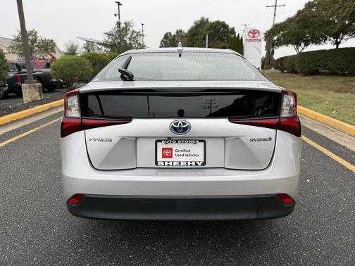 2022 Toyota Prius LE