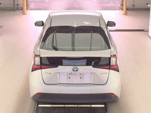 2022 Toyota Prius LE
