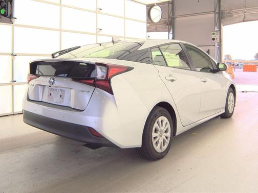 2022 Toyota Prius LE