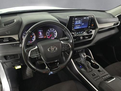 2021 Toyota Highlander LE