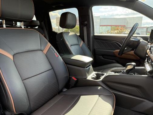 2024 GMC Canyon AT4
