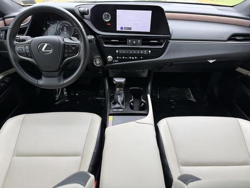 2025 Lexus ES 300h Base