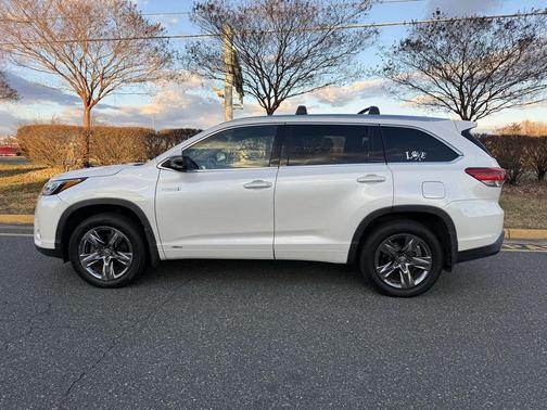 2019 Toyota Highlander Hybrid Platinum