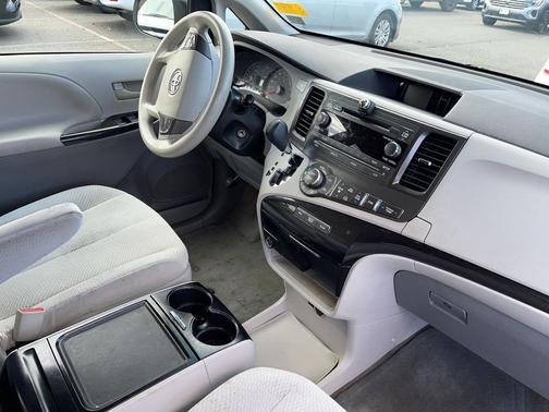 2013 Toyota Sienna LE