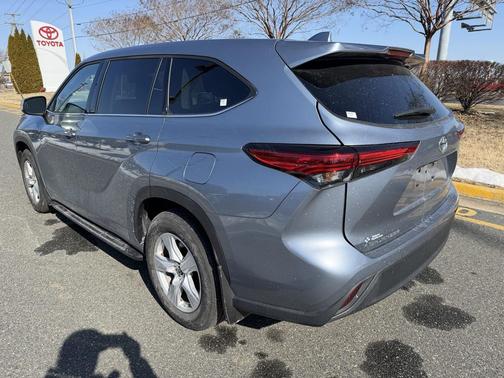 2021 Toyota Highlander LE