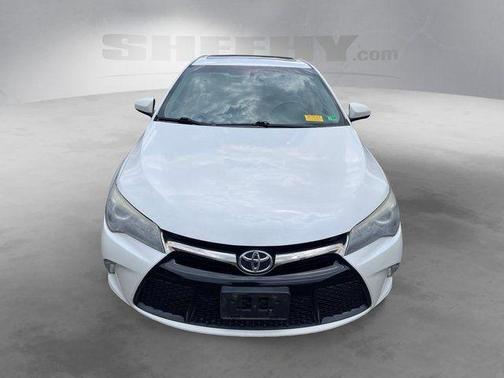 Blizzard Pearl 2017 Toyota Camry XSE