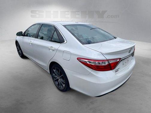 Blizzard Pearl 2017 Toyota Camry XSE