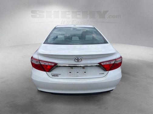 Blizzard Pearl 2017 Toyota Camry XSE