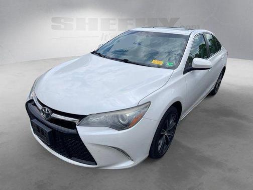 Blizzard Pearl 2017 Toyota Camry XSE