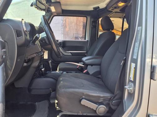 Dk. Gray 2016 Jeep Wrangler Unlimited Sport