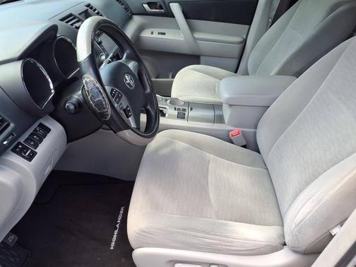2013 Toyota Highlander Base Plus