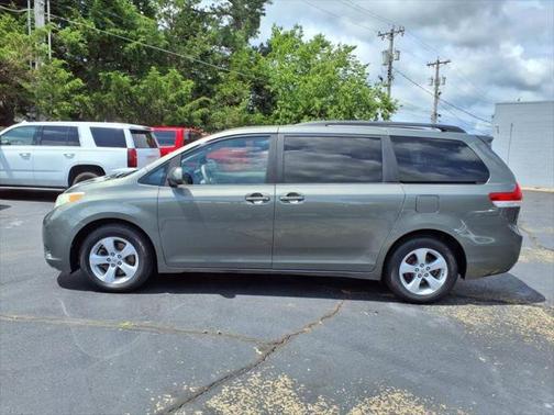 2011 Toyota Sienna LE
