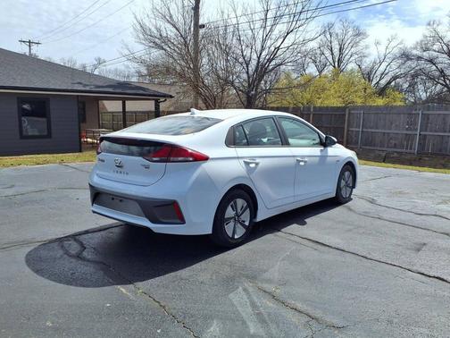 2020 Hyundai IONIQ Hybrid Blue