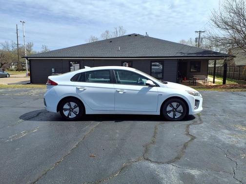 2020 Hyundai IONIQ Hybrid Blue
