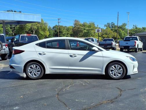 Off White 2020 Hyundai ELANTRA SE