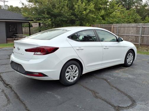 2019 Hyundai ELANTRA SE