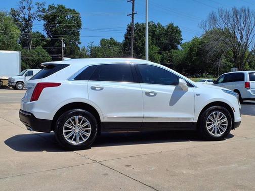 White 2019 Cadillac XT5 Luxury