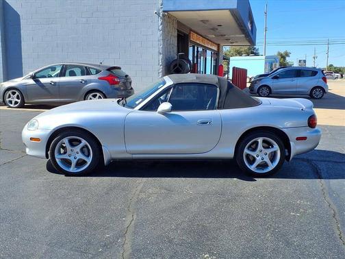 2003 Mazda MX-5 Miata LS 2dr Roadster