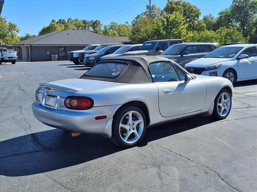 2003 Mazda MX-5 Miata LS 2dr Roadster