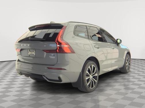 Vapour Grey Metallic 2024 Volvo XC60 B5 Plus Dark Theme