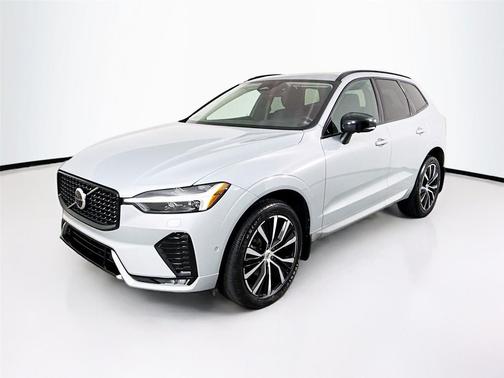 Vapour Grey Metallic 2024 Volvo XC60 B5 Plus Dark Theme