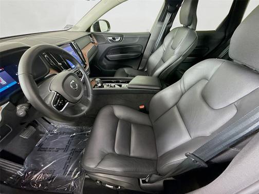 Vapour Grey Metallic 2024 Volvo XC60 B5 Plus Dark Theme